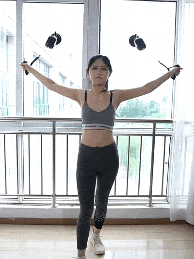 Fitness -Trainer mit Seilzug und Saugnapf
